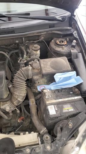 mechanic friend wife flipflops in her car