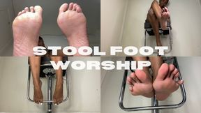 Stool Foot Worship (HD WMV)