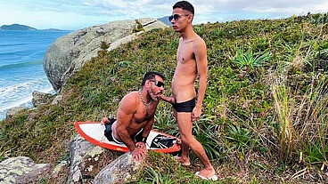 SURFISTA SAFADO LEVOU RÔLA E MIJO DO TURISTA NA PRAIA DE FLORIANÓPOLIS