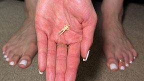 Mommy Jerks Off Her Tiny