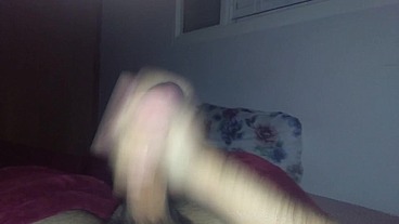VINCENT JERKING OFF TILL CUM IN BED