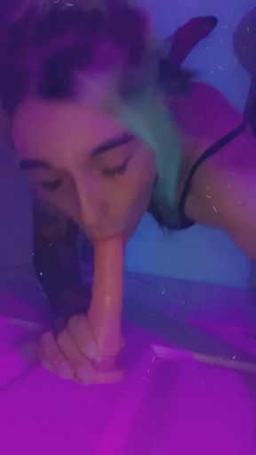 Nightclub gym bunny wants to fuck