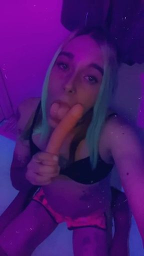 Nightclub gym bunny wants to fuck