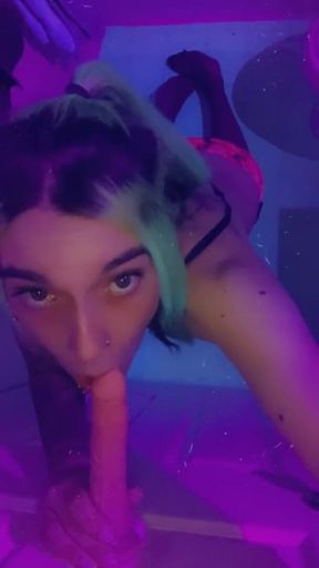 Nightclub gym bunny wants to fuck