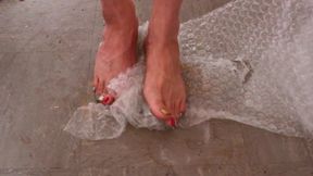 Sissy Trampling Bubble Wrap