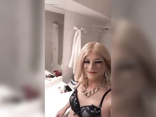 Crossdresser Fernanda Gómez in petite underware