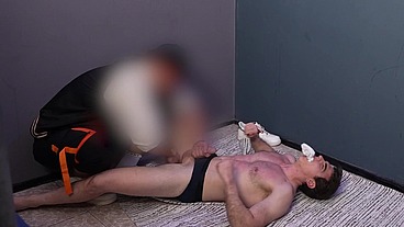 BALLBUSTING COM A PASSIVA OBEDIENTE
