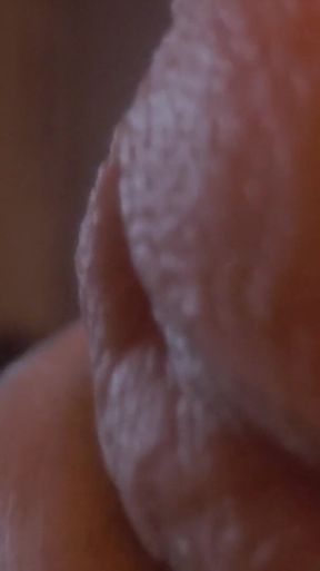 Buzzes Close up Pre-cum