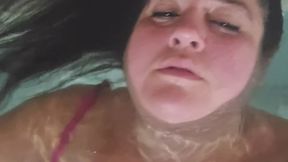 who want to get wet with me