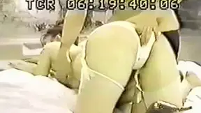 Encantadora asiática disfruta la postura del 69