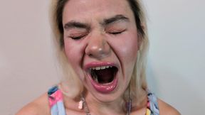 10 WOMEN YAWNING: AN EXTREME YAWNING COMPILATION