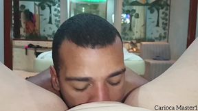 amiga da familia veio tirar ferias e me levou para o motel