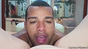 amiga da familia veio tirar ferias e me levou para o motel