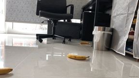 WALK OVER CRUSHING BANANAS IN OFFICE FLATS ACCIDENTAL CRUSH **CUSTOM CLIP** - MP4 HD