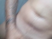 Se exibindo no banho