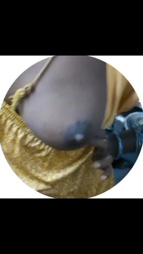 I Tease Young Bull on Video Call Showing My Cute Boobs & Hairy Pussy Tamil Desi Style - Indianhotwifex
