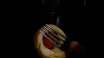 arrombando o cuzinho do p&atilde_o com salsicha 2