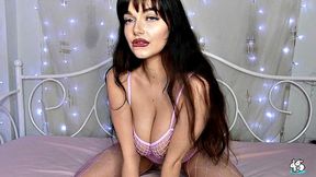 Jessica Starling Cums So Hard Fucking Her Pussy With A Dildo