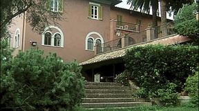At Moana Pozzi&#039;s Club Pussy for Everyone