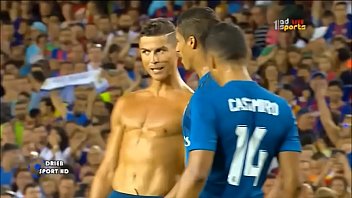 CR7 tem cara de macho brabo. Seria uma puta pra ele na cama. Queria ser esculachada por ele. Macho irresist&iacute_vel