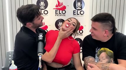Interview with Elo Podcast ends in a blowjob and a lot of cum - Sara Blonde - Elo Picante.