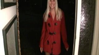Sie besucht den Vater ihrer Freundin weil sie geil ist