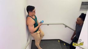 Seguran&ccedil_a flagrou a gente n&atilde_o escada de emerg&ecirc_ncia