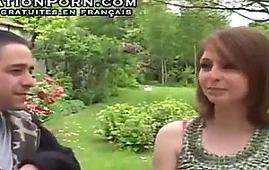 Magnifique femme et son ami - en francais