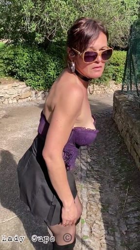 Lady Oups Flashing Under Mini Skirt Plugged Outdoor
