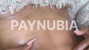 Ebony Goddess Oils Up Her Perfect Navel For Your Obsession (no sound)