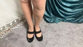 Mrs Mature Feet in Real Granny Pants