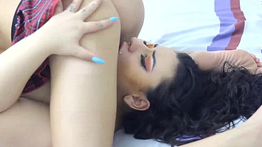 Amigas Ninfetas Se Divertem Jogando Verdade Ou Desafio. - Pernocas