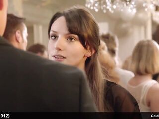 Gaite Jansen stripped topless and hawt episode scenes
