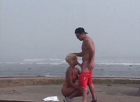 Beach fuck for this horny black slut