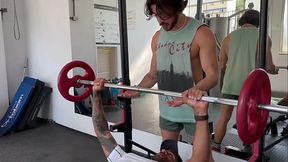 Pega&ccedil_&atilde_o na academia.. - Free