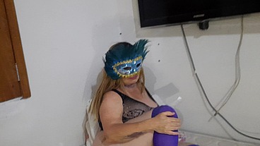 Vivi Guedez - Com o toque da casa fodendo até o talo e enchendo a gostosa de leite.