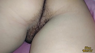 Mi Hermanastra se me pone de culo para que le toque Su COÑO PELUDO