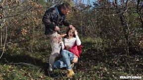 Hot hiker receives banged by horny king on a hot trail