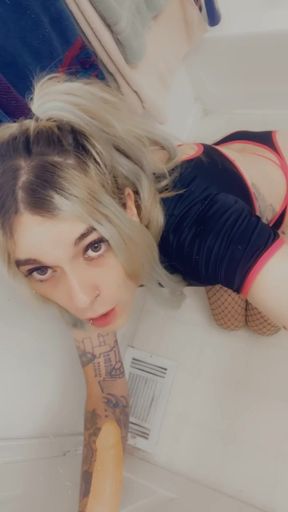 Smoking hot trans wants to get fucked deep