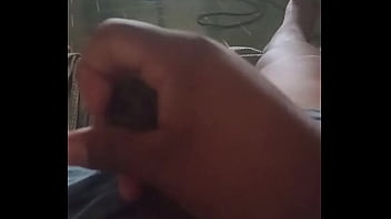 Gordinho maneiro tocando punheta pensando na prima