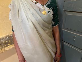 Hot desi bhabhi romanced in hotel on the pretext of missing sister-in-law in the market