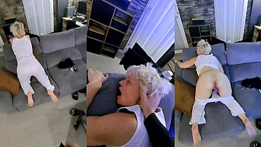 Il me baise sauvagement au réveil et jouie sur mon cul
