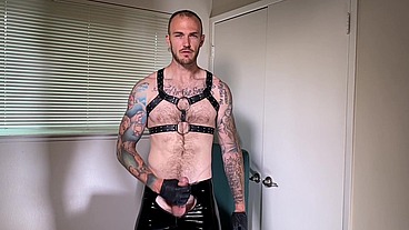 ChristianWilde: Hunk Christian Wilde Gets Dirty And Jerks His Dick For Daddy