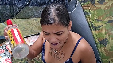 entrei na barraca chapadona so acordei rapaz comendo meu cuzinho