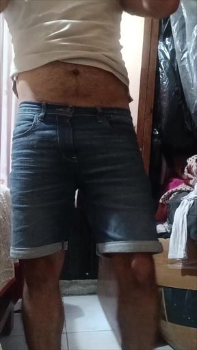 Hombre heterosexual se masturba y muestra su ano peludo