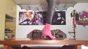 Walking in my red boots - Beth Kinky