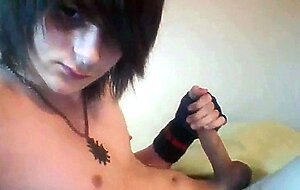 18 yo EMO boy cums on cam