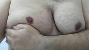 Acariciando meus peitos