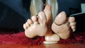 Giving a big handjob with the arches of my feet to a huge dildo (1)