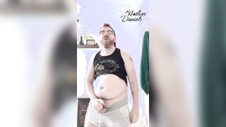 Round Nathan Jacks Off While He Jams Himself with a Twinkie
